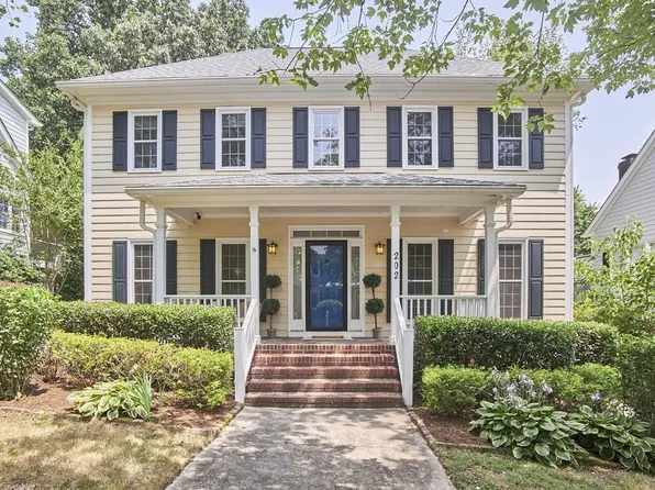 202 Parkside Cir, Chapel Hill, NC 27516