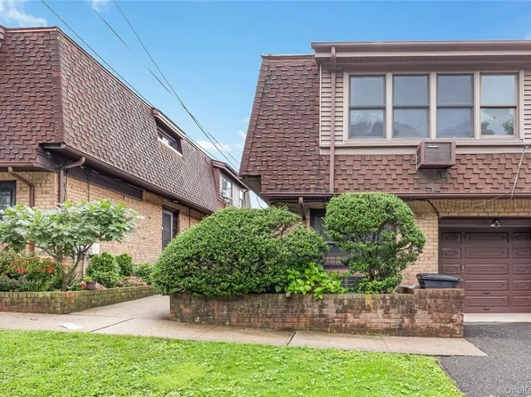 61-26 233 Street, Oakland Gardens, NY 11364