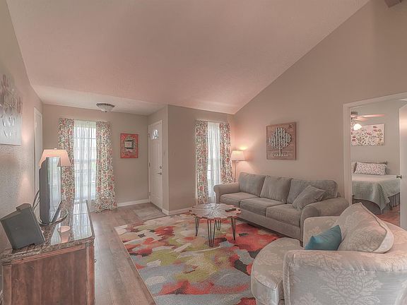 4th image of 2622 N Brompton Dr