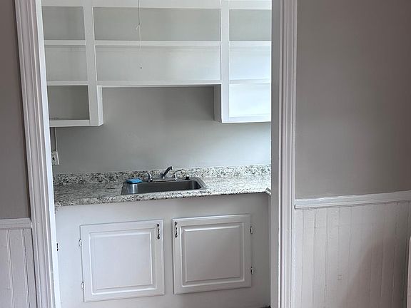 2nd image of 581 Forest Ave APT 1B