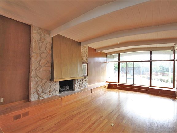 3rd image of 19834 Glen Brae Dr