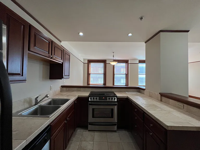 1280 Market St #306 — Photo 5