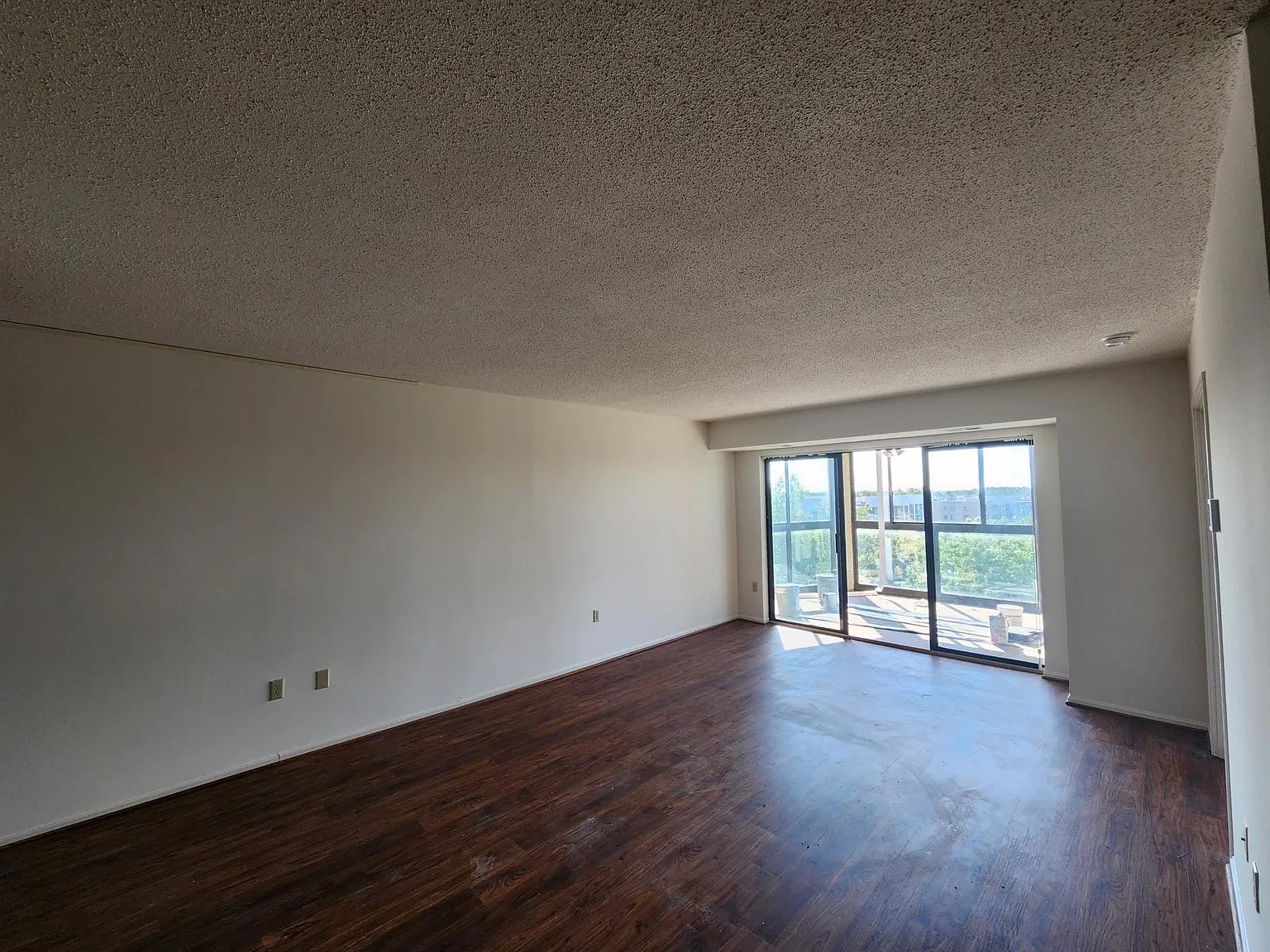 2 bed, 1115 sqft, $2,300 — Photo 3