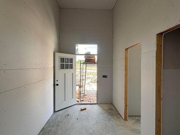 4th image of 19 Gagestone Dr