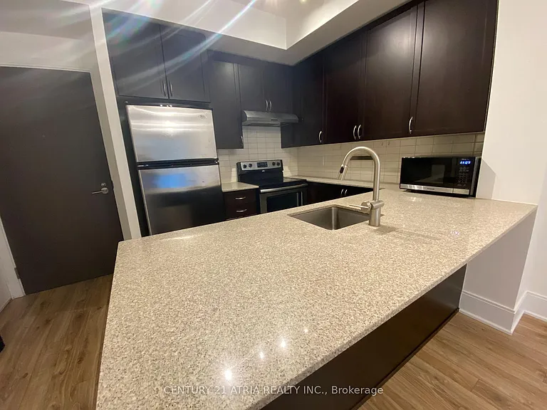 560 Front St W #706 — Photo 1