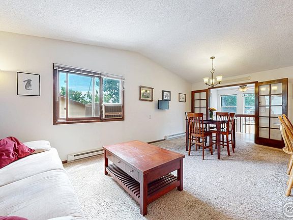 2nd image of 2037 Custer Dr