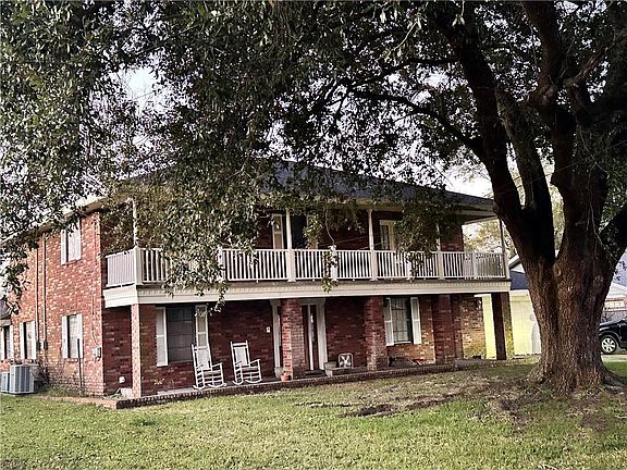 2nd image of 412 Oak Ln
