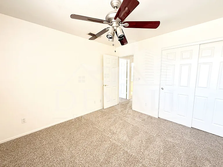 1425 E Chicago Cir — Photo 20