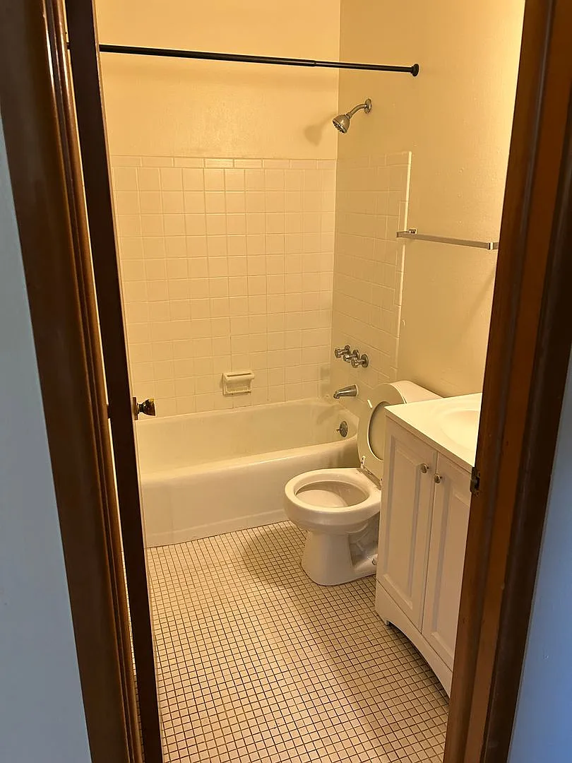 4215 S Vermont Ct — Photo 4