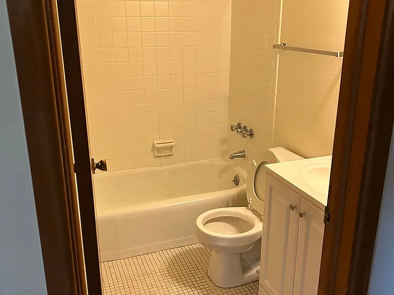 4215 S Vermont Ct — Photo 4