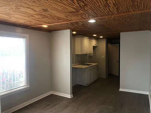 132 College St Photo 1