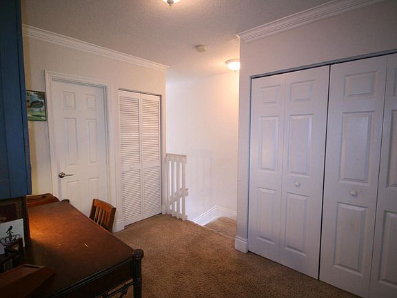 2nd image of 3078 N Evergreen Cir