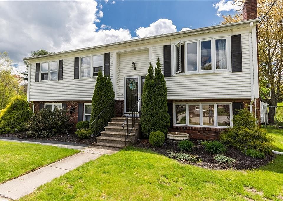 1st image of 24 Deerfield Dr