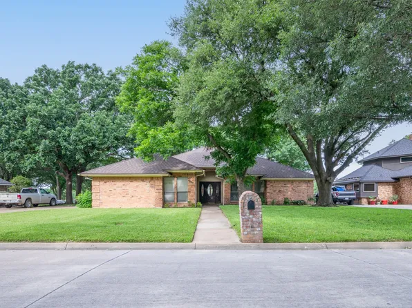 1525 Inverness Rd, Mansfield, TX 76063