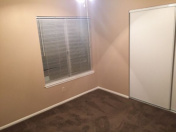 5th image of 306 Tamarack Dr