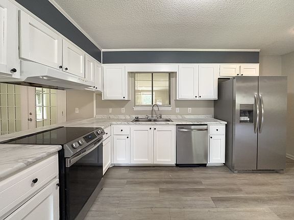 3rd image of 213 Honey Lane Cir