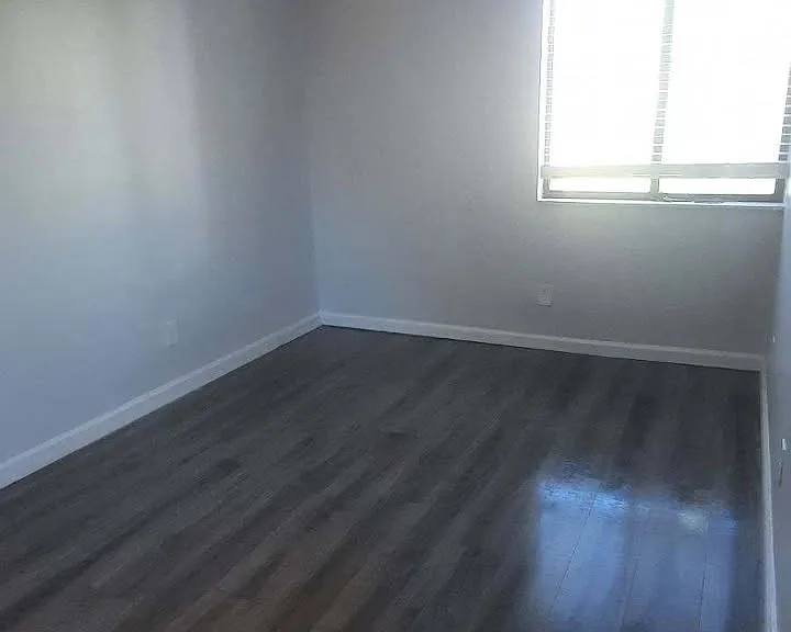 2733 Jersey Ave — Photo 8