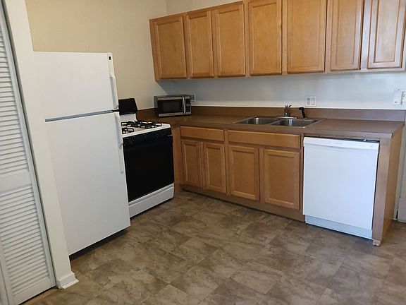 3rd image of 804-10 N Maplewood Ave #1