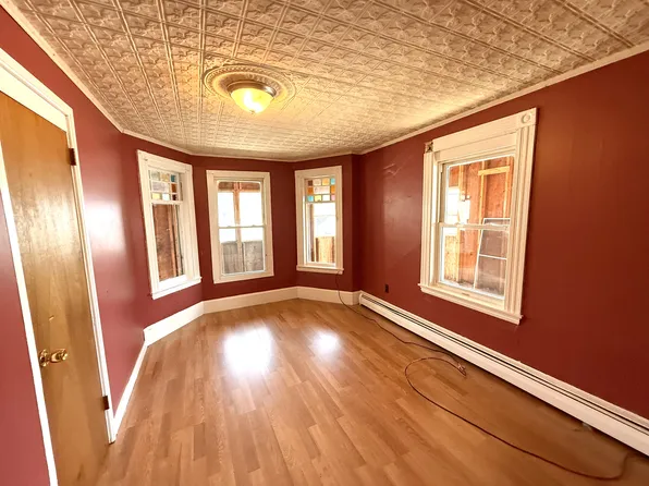 39 Carlton Ave #3A, Mexico, ME 04257