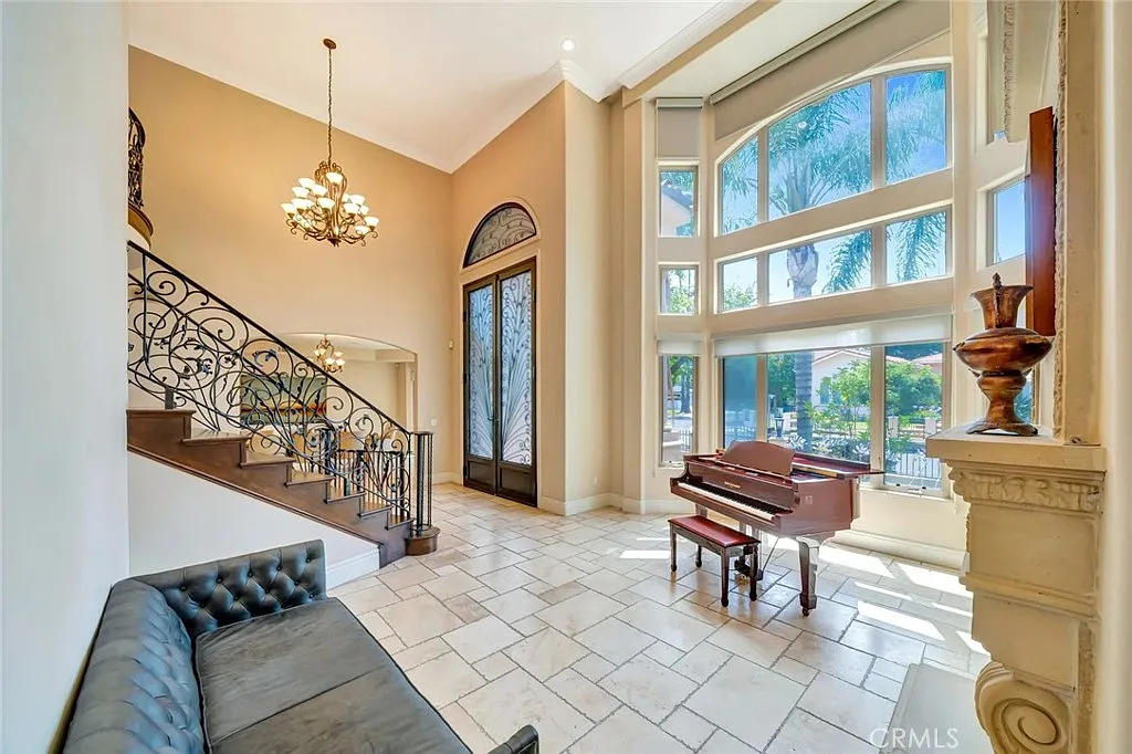 6 bed, 4.5 bath, 5380 sqft, $15,000 — Photo 4