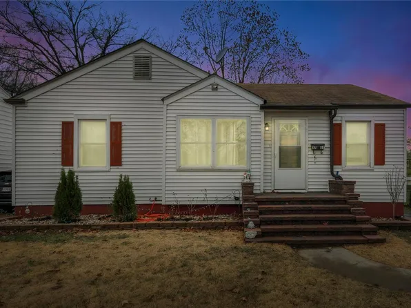 3717 Saint Bridget Ln, Saint Ann, MO 63074