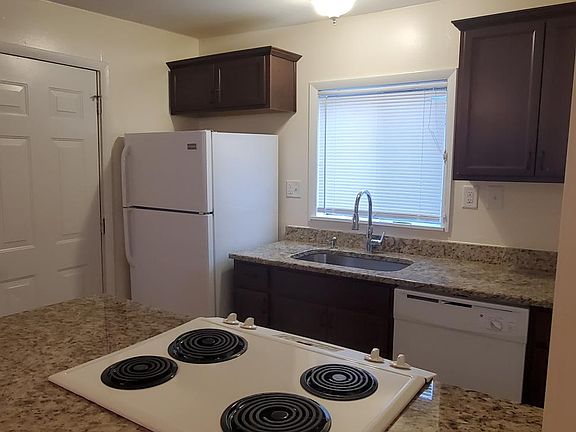 3rd image of 28081 Rosemont St