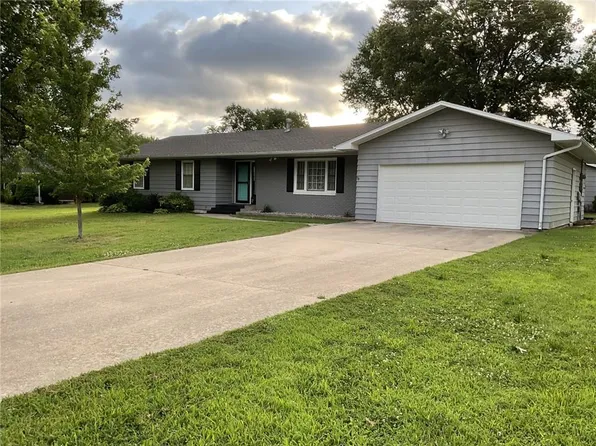 512 S Sunset Ave, Chanute, KS 66720