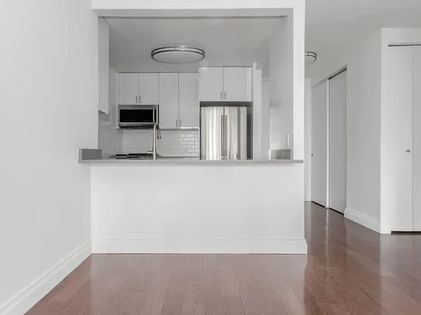 245 East 58th Street image 1 of 7