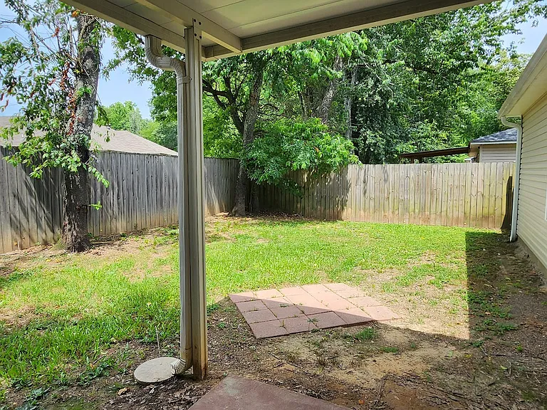 120 Butterfield Xing — Photo 34