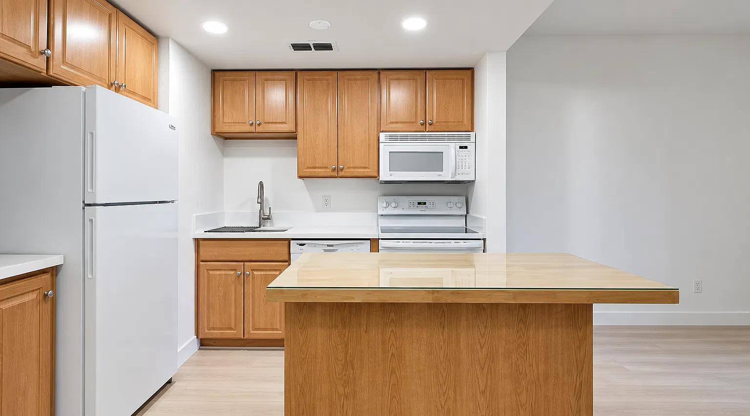 1 bed, 1.5 bath, 823 sqft, $2,195 — Photo 3