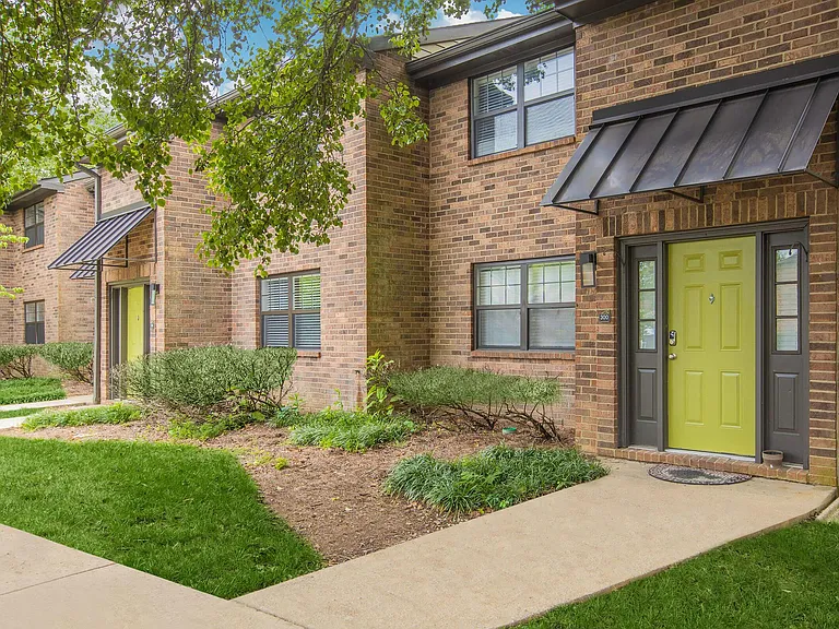 Brighton Valley Apts — Photo 93