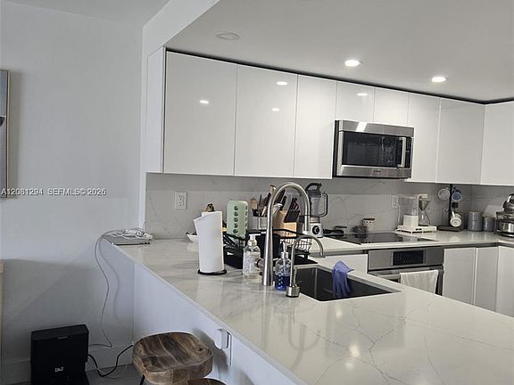 4th image of 1901 Brickell Ave APT B2110