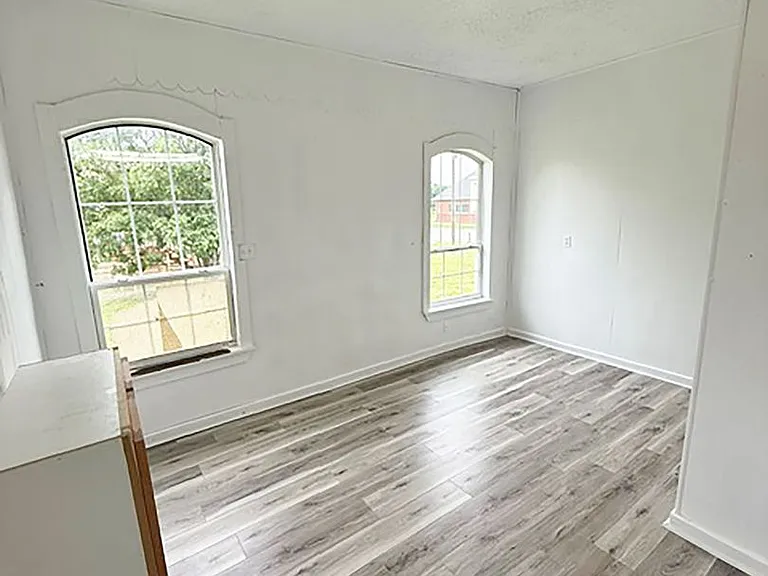108 W Walnut St — Photo 8