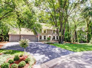 6025 Burlwood Ct, Shorewood, MN 55331