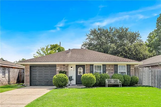 3 bed, 2.0 bath, 1450 sqft, $1,950 — Photo 1