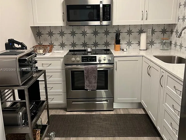 1400 Saint Charles Pl #323 — Photo 4