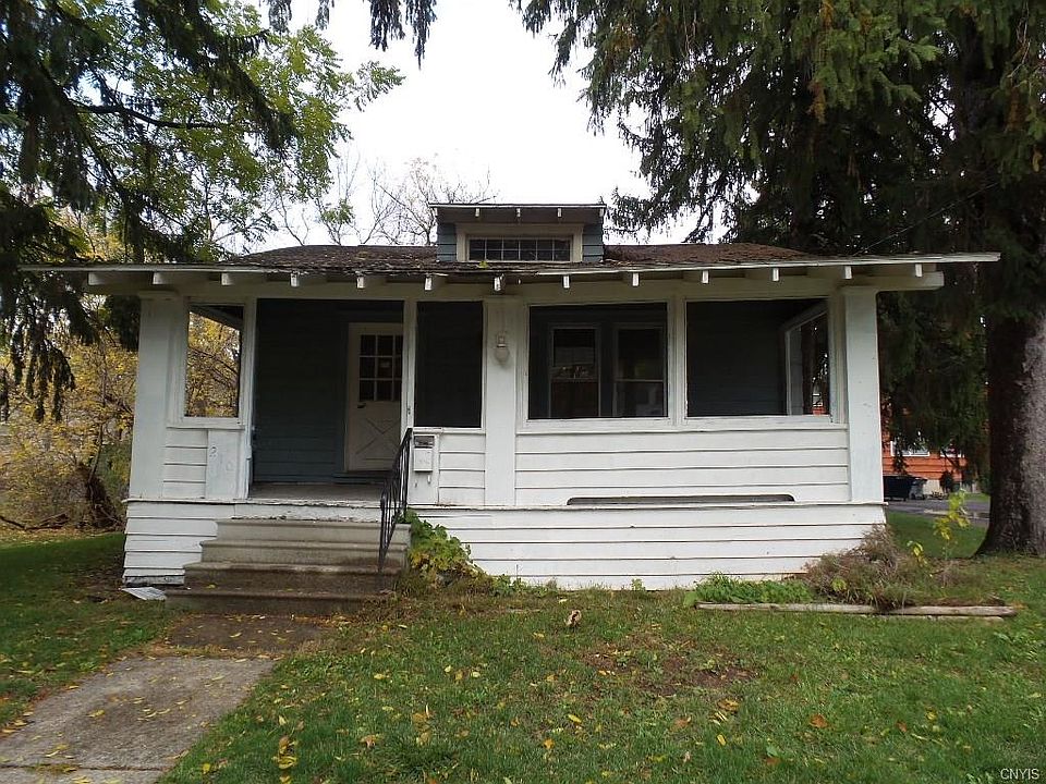 1st image of 210 Crippen Ave
