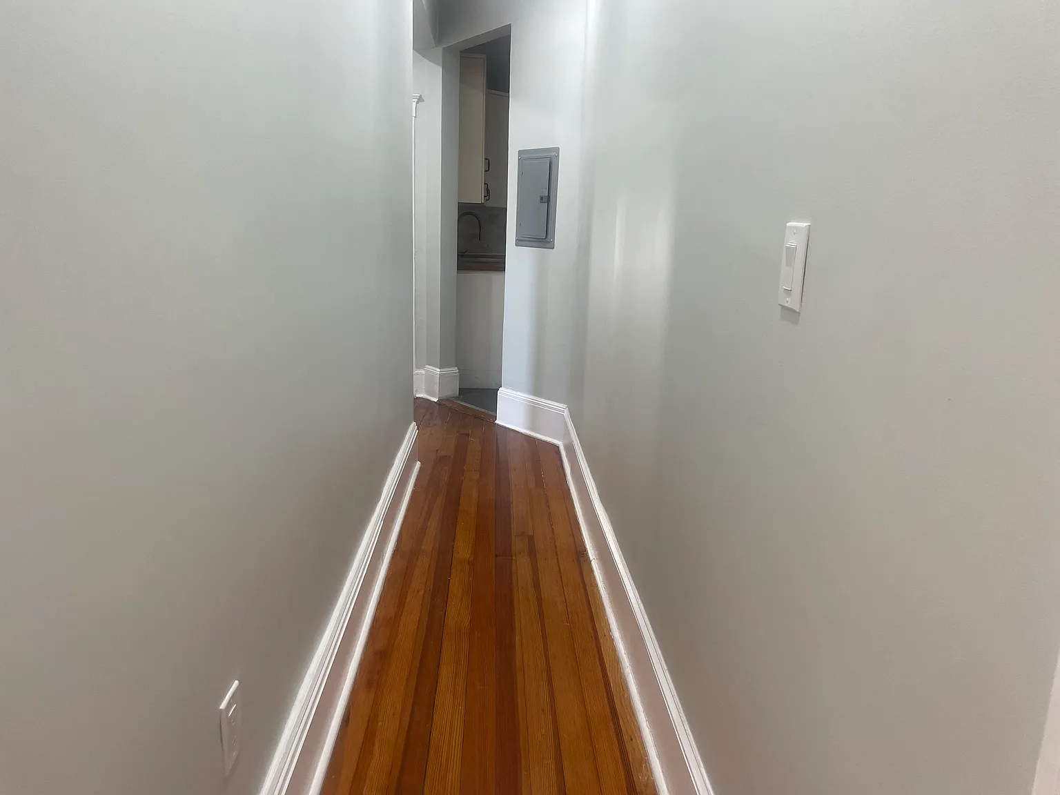 3 bed, 1000 sqft, $3,289 — Photo 4