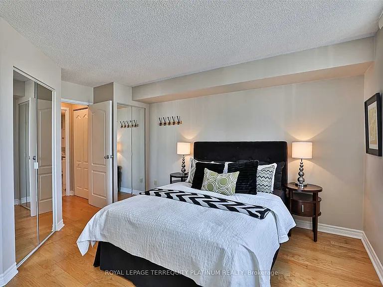 25 Grenville St #1801 — Photo 9