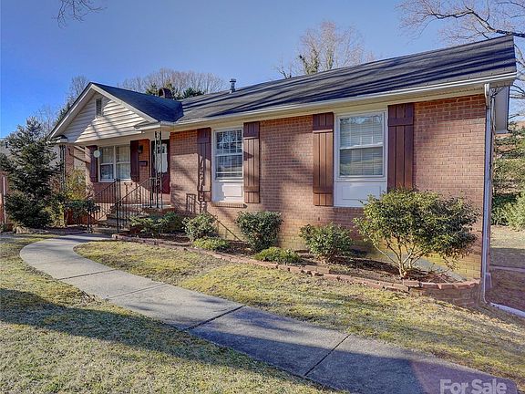 3rd image of 7526 Dorn Cir
