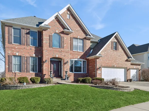 2667 Charter Oak Dr, Aurora, IL 60502