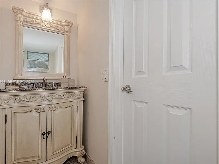 1413 N 15th Ave #8 — Photo 17