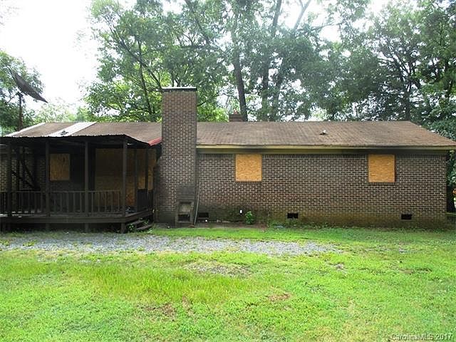 2nd image of 302 White Store Rd