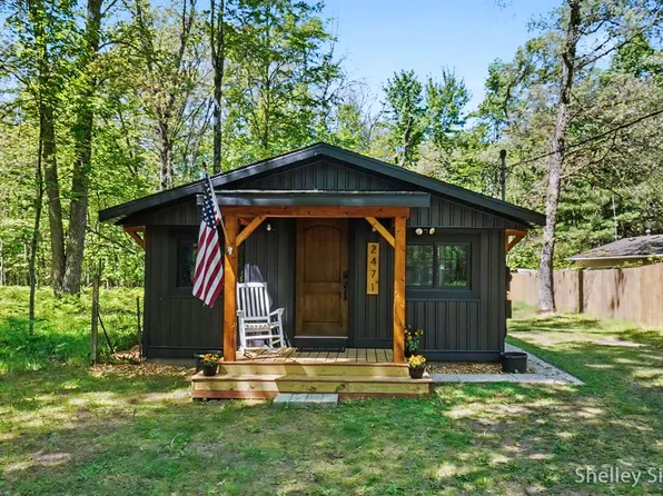2471 W Wolf Lake Blvd, Baldwin, MI 49304