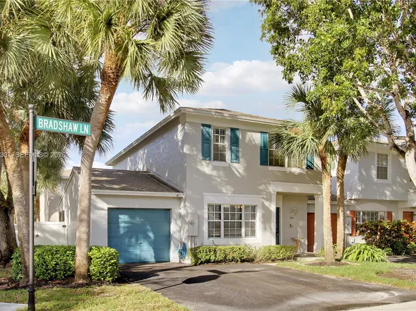 9561 Bradshaw Ln, Tamarac, FL 33321