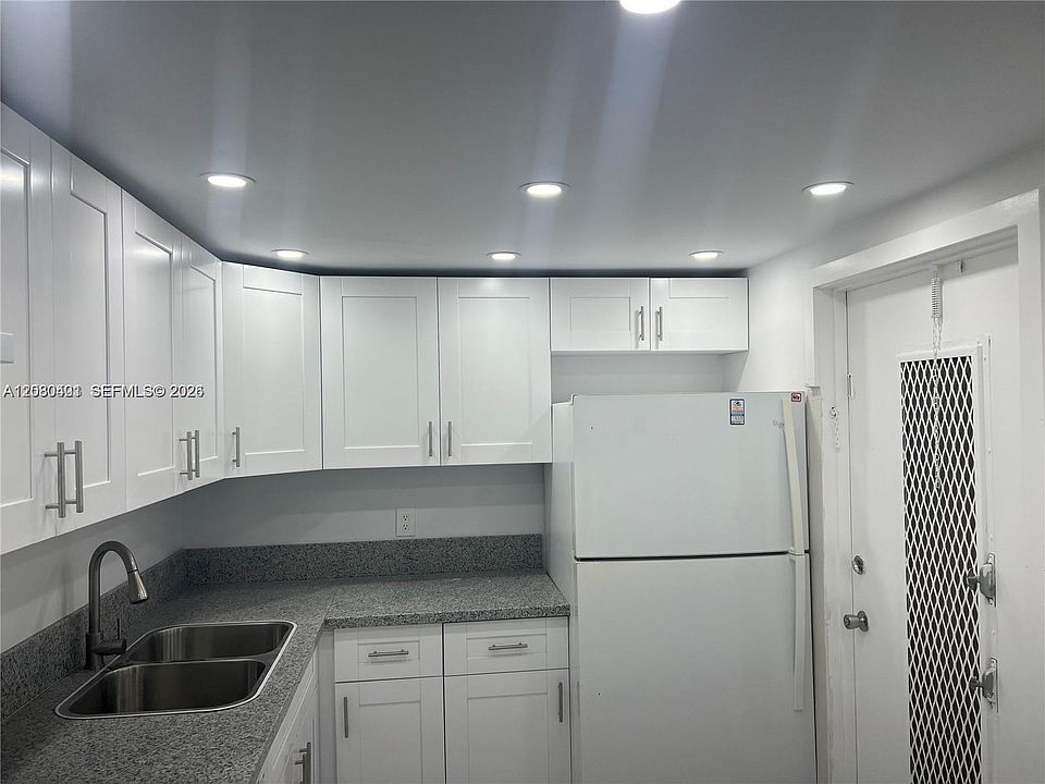 1st image of 616 NW 13th St APT 17