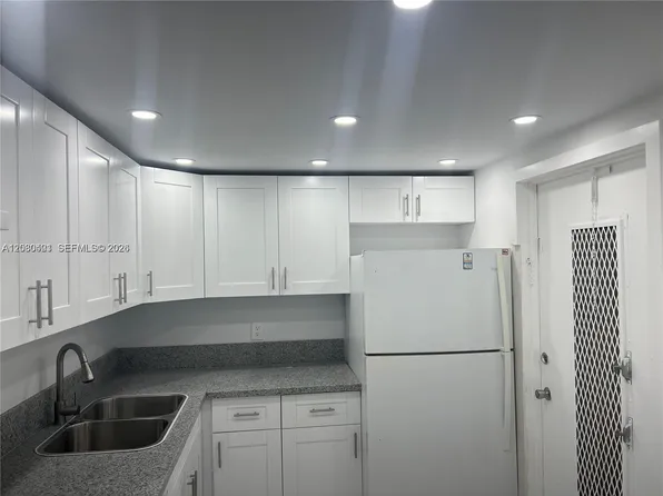 616 NW 13th St APT 17, Boca Raton, FL 33486