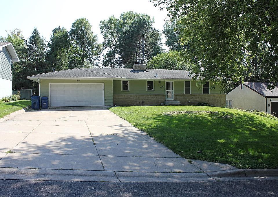 2nd image of 1316 Hillcrest Dr NE