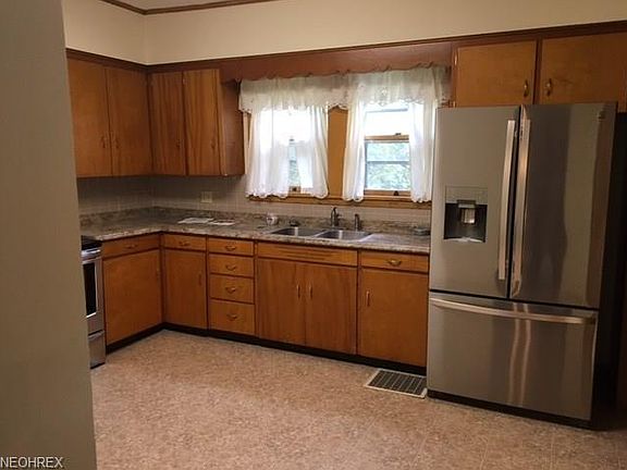 5th image of 1106 Foster Ave