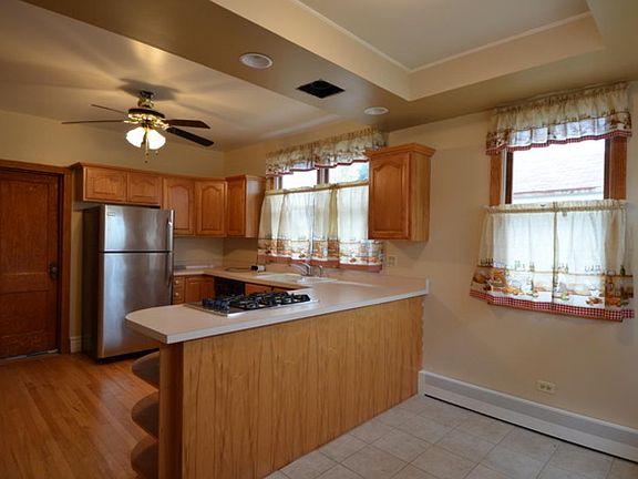 4th image of 11137 S Central Park Ave